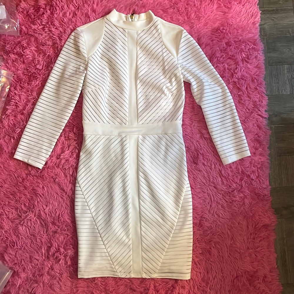 Guess woman dress size XS off white color. Lines on dress sheer fabric